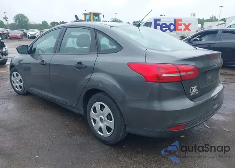 2018 Ford Focus S z USA, uszkodzony, nr VIN 1FADP3E28JL276649